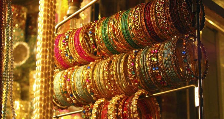 Dental Tourism in Hyderabad-Shopping at Laad Bazaar